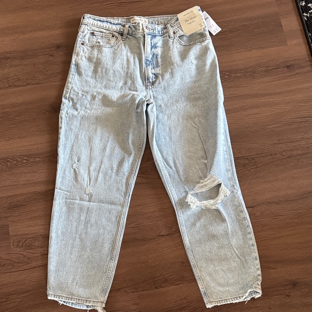 NWT Abercrombie & Fitch Light Blue High Rise Mom Jeans